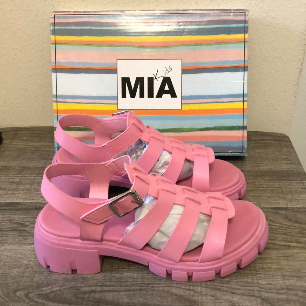 MIA kids Girl’s Havien sandals size 5